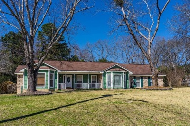 Just in time for Spring!! Beautiful home with great floor plan on Lakewood Golf Course in Alabama - for sale on GolfHomes.com, golf home, golf lot