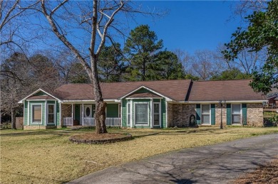 Just in time for Spring!! Beautiful home with great floor plan on Lakewood Golf Course in Alabama - for sale on GolfHomes.com, golf home, golf lot