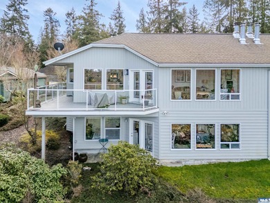 Beautifully updated 3 BR, 3 bath home overlooking the 11th hole on SunLand Golf and Country Club in Washington - for sale on GolfHomes.com, golf home, golf lot