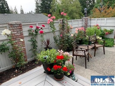 Beautifully updated 3 BR, 3 bath home overlooking the 11th hole on SunLand Golf and Country Club in Washington - for sale on GolfHomes.com, golf home, golf lot