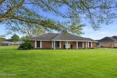 Welcome to 200 Vennard Avenue, a spacious 3-bedroom, 2.5-bath on Oakbourne Country Club in Louisiana - for sale on GolfHomes.com, golf home, golf lot