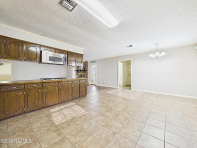 Welcome to 200 Vennard Avenue, a spacious 3-bedroom, 2.5-bath on Oakbourne Country Club in Louisiana - for sale on GolfHomes.com, golf home, golf lot