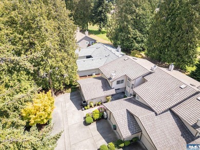 Welcome to this beautiful 2-bedroom + den, 2-bath condo in the on  in Washington - for sale on GolfHomes.com, golf home, golf lot