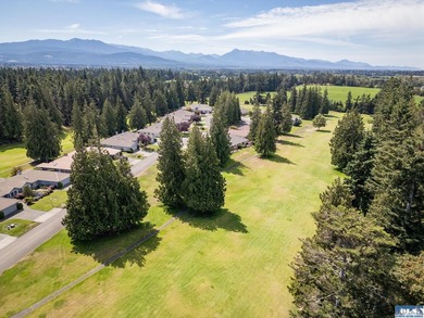 Welcome to this beautiful 2-bedroom + den, 2-bath condo in the on  in Washington - for sale on GolfHomes.com, golf home, golf lot