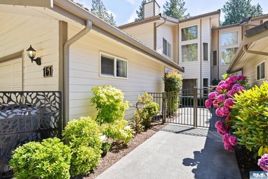 Welcome to this beautiful 2-bedroom + den, 2-bath condo in the on  in Washington - for sale on GolfHomes.com, golf home, golf lot