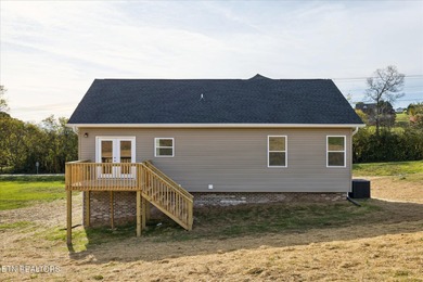 Stunning 3-bedroom, 3-bathroom home in Jefferson City, just on Patriot Hills Golf Club in Tennessee - for sale on GolfHomes.com, golf home, golf lot