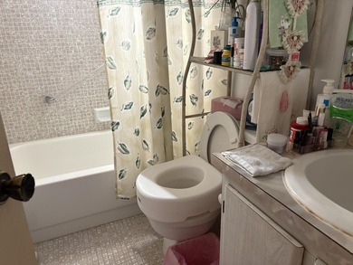 RENTABLE IMMEDIATELY A/C 2021 Enjoy every day in this 2nd-floor on Kings Point Golf -Flanders Way in Florida - for sale on GolfHomes.com, golf home, golf lot