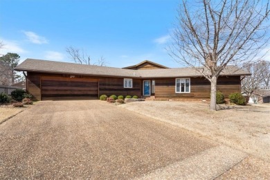 Beautiful townhome across the street from Paradise Golf Course on Paradise Valley Athletic Club in Arkansas - for sale on GolfHomes.com, golf home, golf lot