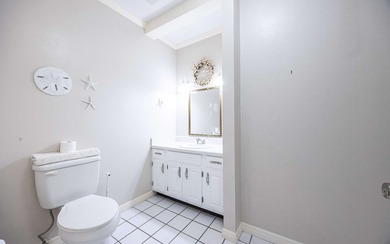 Very well maintained 4/2 home on .84 acre lot with nice view of on Country Club At Lake City in Florida - for sale on GolfHomes.com, golf home, golf lot