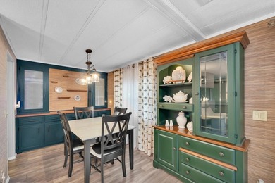 Come see this beautifully updated 2-bedroom, 2-bath manufactured on Largo Golf Course in Florida - for sale on GolfHomes.com, golf home, golf lot