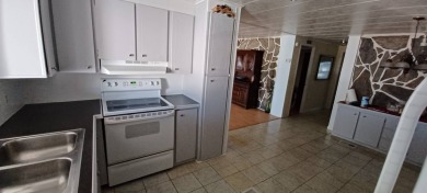 Come settle down in comfort and relaxation in an updated on Fairways Country Club in Florida - for sale on GolfHomes.com, golf home, golf lot