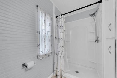 Come see this beautifully updated 2-bedroom, 2-bath manufactured on Largo Golf Course in Florida - for sale on GolfHomes.com, golf home, golf lot