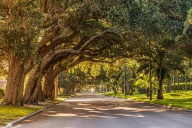 Finally, a condo that is perfectly priced with amenities to on Jacaranda West Country Club in Florida - for sale on GolfHomes.com, golf home, golf lot