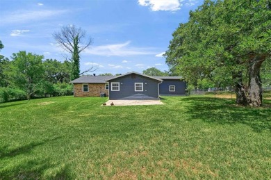 You can't beat this newly renovated home located on a very on Lake Kiowa Golf Course in Texas - for sale on GolfHomes.com, golf home, golf lot