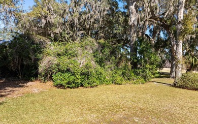 Very well maintained 4/2 home on .84 acre lot with nice view of on Country Club At Lake City in Florida - for sale on GolfHomes.com, golf home, golf lot