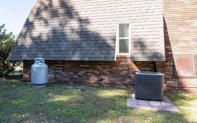 Very well maintained 4/2 home on .84 acre lot with nice view of on Country Club At Lake City in Florida - for sale on GolfHomes.com, golf home, golf lot