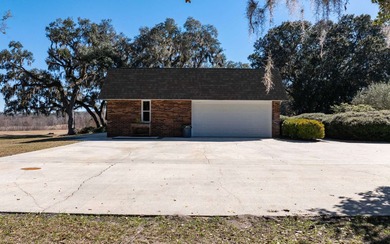 Very well maintained 4/2 home on .84 acre lot with nice view of on Country Club At Lake City in Florida - for sale on GolfHomes.com, golf home, golf lot