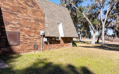 Very well maintained 4/2 home on .84 acre lot with nice view of on Country Club At Lake City in Florida - for sale on GolfHomes.com, golf home, golf lot