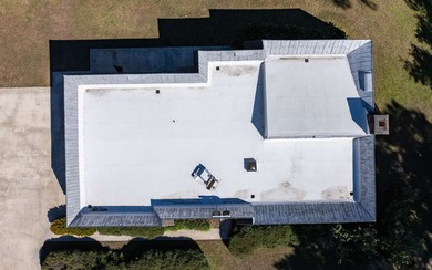 Very well maintained 4/2 home on .84 acre lot with nice view of on Country Club At Lake City in Florida - for sale on GolfHomes.com, golf home, golf lot