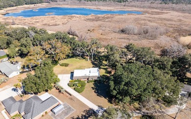 Very well maintained 4/2 home on .84 acre lot with nice view of on Country Club At Lake City in Florida - for sale on GolfHomes.com, golf home, golf lot