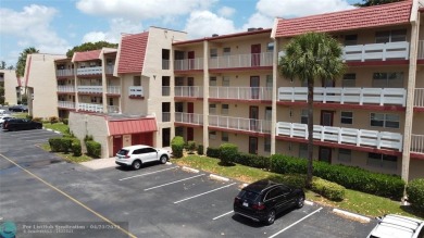 HANDYMAN SPECIAL. SPACIOUS 1BD/1.5BA WITH A BALCONY IN DESIRABLE on Oriole Golf and Tennis Club in Florida - for sale on GolfHomes.com, golf home, golf lot