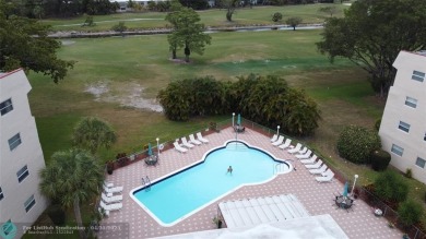 HANDYMAN SPECIAL. SPACIOUS 1BD/1.5BA WITH A BALCONY IN DESIRABLE on Oriole Golf and Tennis Club in Florida - for sale on GolfHomes.com, golf home, golf lot