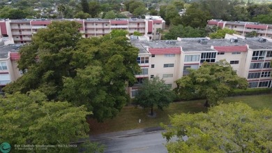 HANDYMAN SPECIAL. SPACIOUS 1BD/1.5BA WITH A BALCONY IN DESIRABLE on Oriole Golf and Tennis Club in Florida - for sale on GolfHomes.com, golf home, golf lot