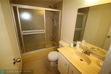 HANDYMAN SPECIAL. SPACIOUS 1BD/1.5BA WITH A BALCONY IN DESIRABLE on Oriole Golf and Tennis Club in Florida - for sale on GolfHomes.com, golf home, golf lot
