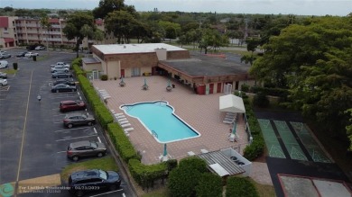 HANDYMAN SPECIAL. SPACIOUS 1BD/1.5BA WITH A BALCONY IN DESIRABLE on Oriole Golf and Tennis Club in Florida - for sale on GolfHomes.com, golf home, golf lot