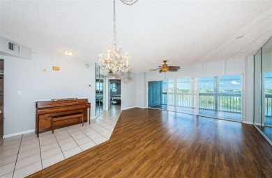 Move-in ready and beautifully remodeled 3 bedroom plus on Seminole Lake Country Club in Florida - for sale on GolfHomes.com, golf home, golf lot