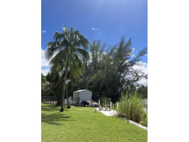 *WINCAST ARM COMMUNITY* BEAUTIFUL CORNER UNIT- FIRST FLOOR - on Crystal Lake Country Club in Florida - for sale on GolfHomes.com, golf home, golf lot