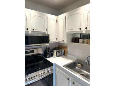 Located in Kings Point, an active 55+ gated community, this on Kings Point Golf - Executive in Florida - for sale on GolfHomes.com, golf home, golf lot