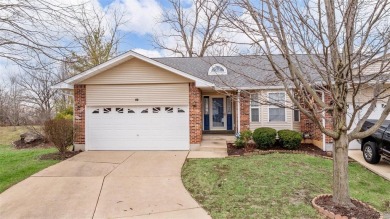 WELCOME HOME to this clean & MOVE-IN-READY 3BR 3BTH villa on Lake Forest Golf and Country Club in Missouri - for sale on GolfHomes.com, golf home, golf lot