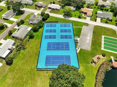 Welcome to this lovely Chestnut II model 2/2/2 home.  Located in on The Links of Spruce Creek in Florida - for sale on GolfHomes.com, golf home, golf lot