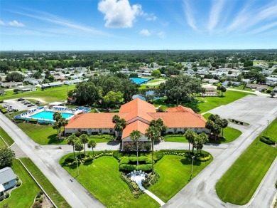 Welcome to this lovely Chestnut II model 2/2/2 home.  Located in on The Links of Spruce Creek in Florida - for sale on GolfHomes.com, golf home, golf lot