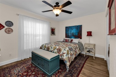 NICELY UPDATED and VERY WELL MAINTAINED Sheffield model with on Kings Gate Golf Club in Florida - for sale on GolfHomes.com, golf home, golf lot