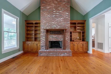 DISCOVER TIMELESS SOUTHERN ELEGANCE AND LUXURY LAKEFRONT LIVING on Great Waters Course At Reynolds Plantation in Georgia - for sale on GolfHomes.com, golf home, golf lot