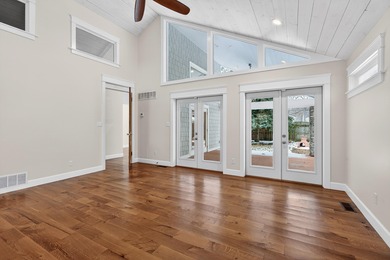 Easy one-level living in the beloved Fairway neighborhood! This on Idle Hour Country Club in Kentucky - for sale on GolfHomes.com, golf home, golf lot