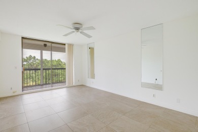 Large,and airy apartment 3 bedroom 2 full baths apartment on Fountains Golf and Country Club in Florida - for sale on GolfHomes.com, golf home, golf lot