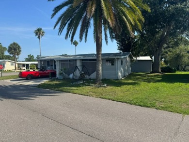 Are you looking for a home with a great floorplan, newer roof on The Meadows At Countrywood in Florida - for sale on GolfHomes.com, golf home, golf lot
