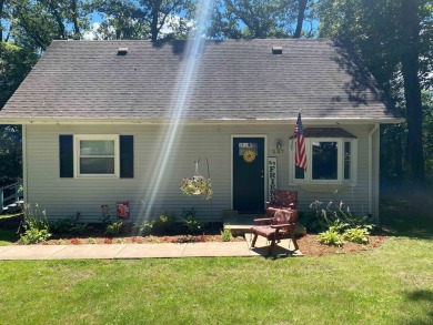 This charming 1.5 story home, nestled near the golf course on Savannah Oaks Golf Club of Candlewick Lake in Illinois - for sale on GolfHomes.com, golf home, golf lot