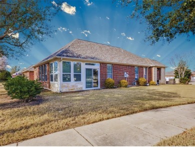 Welcome to this meticulously maintained home in the highly on Frisco Lakes Golf Course in Texas - for sale on GolfHomes.com, golf home, golf lot