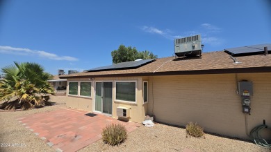 This 2 bedroom/2 bath Gemini-twin home in Sun City is move-in on Sun City Country Club in Arizona - for sale on GolfHomes.com, golf home, golf lot