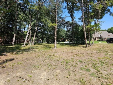 Nestled in the picturesque community of Lake Ridge in Cedar Hill on Tangle Ridge Golf Club in Texas - for sale on GolfHomes.com, golf home, golf lot