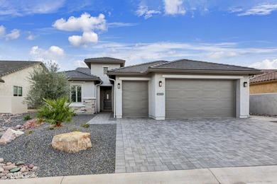 This beautiful Bella model is just 7 months young and shows like on Saddlebrooke Ranch Golf Club in Arizona - for sale on GolfHomes.com, golf home, golf lot