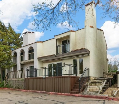 Beautiful end-unit townhome in the gated Lakeside Village on Lakeside Village Golf Course in Texas - for sale on GolfHomes.com, golf home, golf lot
