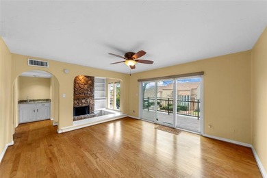 Beautiful end-unit townhome in the gated Lakeside Village on Lakeside Village Golf Course in Texas - for sale on GolfHomes.com, golf home, golf lot