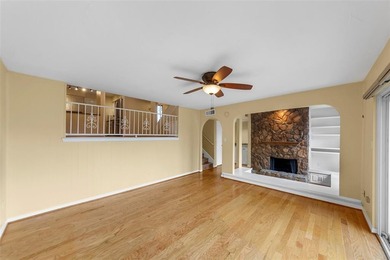 Beautiful end-unit townhome in the gated Lakeside Village on Lakeside Village Golf Course in Texas - for sale on GolfHomes.com, golf home, golf lot