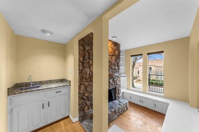 Beautiful end-unit townhome in the gated Lakeside Village on Lakeside Village Golf Course in Texas - for sale on GolfHomes.com, golf home, golf lot