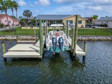 Waterfront and no flood damage due to an 11' elevation!  Welcome on Apollo Beach Golf and Sea Club in Florida - for sale on GolfHomes.com, golf home, golf lot